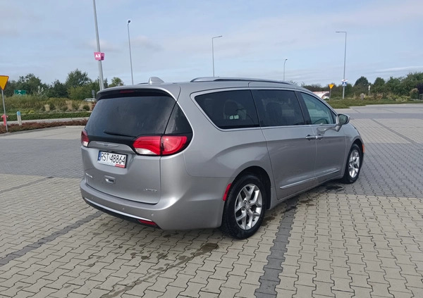 Chrysler Pacifica cena 99999 przebieg: 79900, rok produkcji 2017 z Krzeszowice małe 352